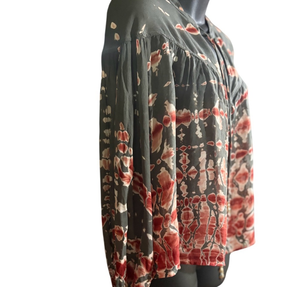 Young Fabulous & Broke  Tie Die red & grey blouse small - Picture 4 of 11